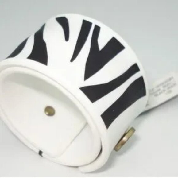 Marc By Marc Jacobs Bracelet Women's Zebra Pattern Snap Slap NWT - Picture 3 of 7
